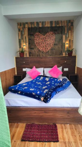 PALZER SHERPA HOMESTAY